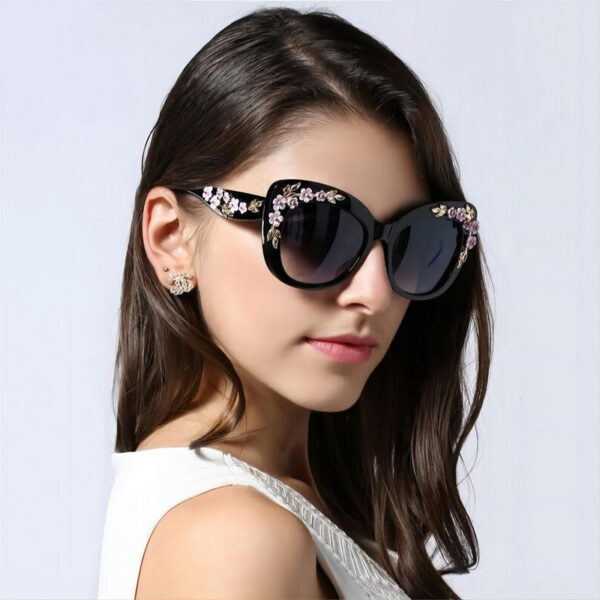 Black Cat Eye Flower Sunglasses Model Show