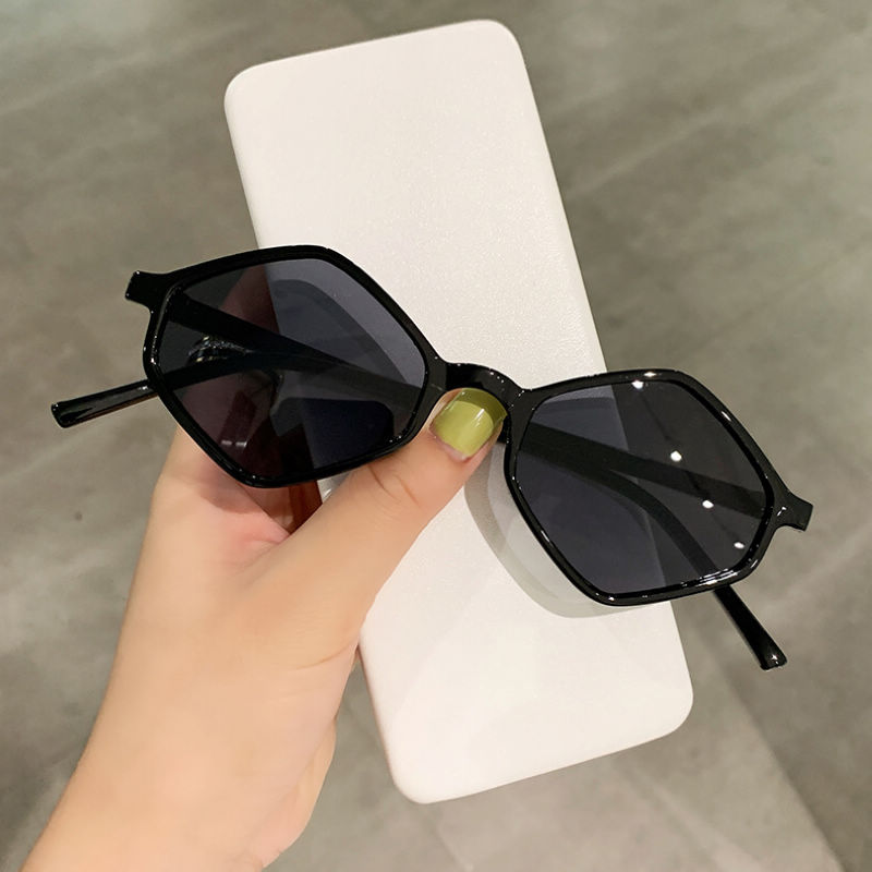Small Rhombus-Shaped Geometric Sunglasses All Black