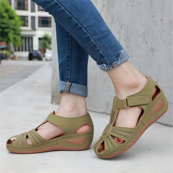 Vintage Closed Toe Ankle Strap Floral Wedge Sandals Green
